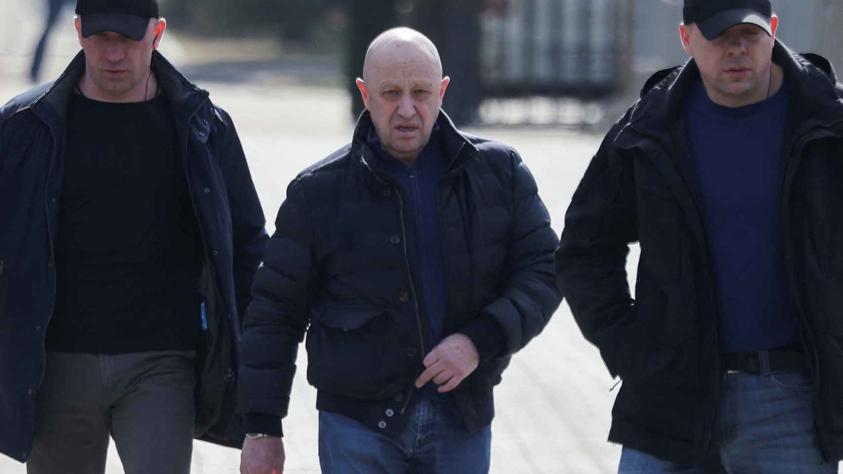 Leader of the Wagner Group, Yevgeny Prigozhin, is escorted to the funeral.