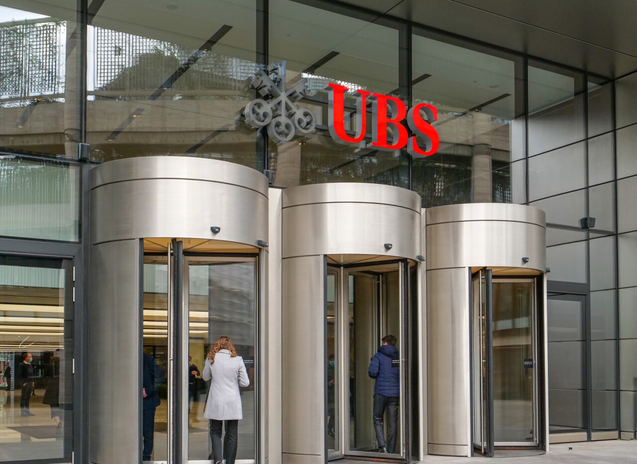 The Fed approves UBS to buy Credit Suisse in the United States