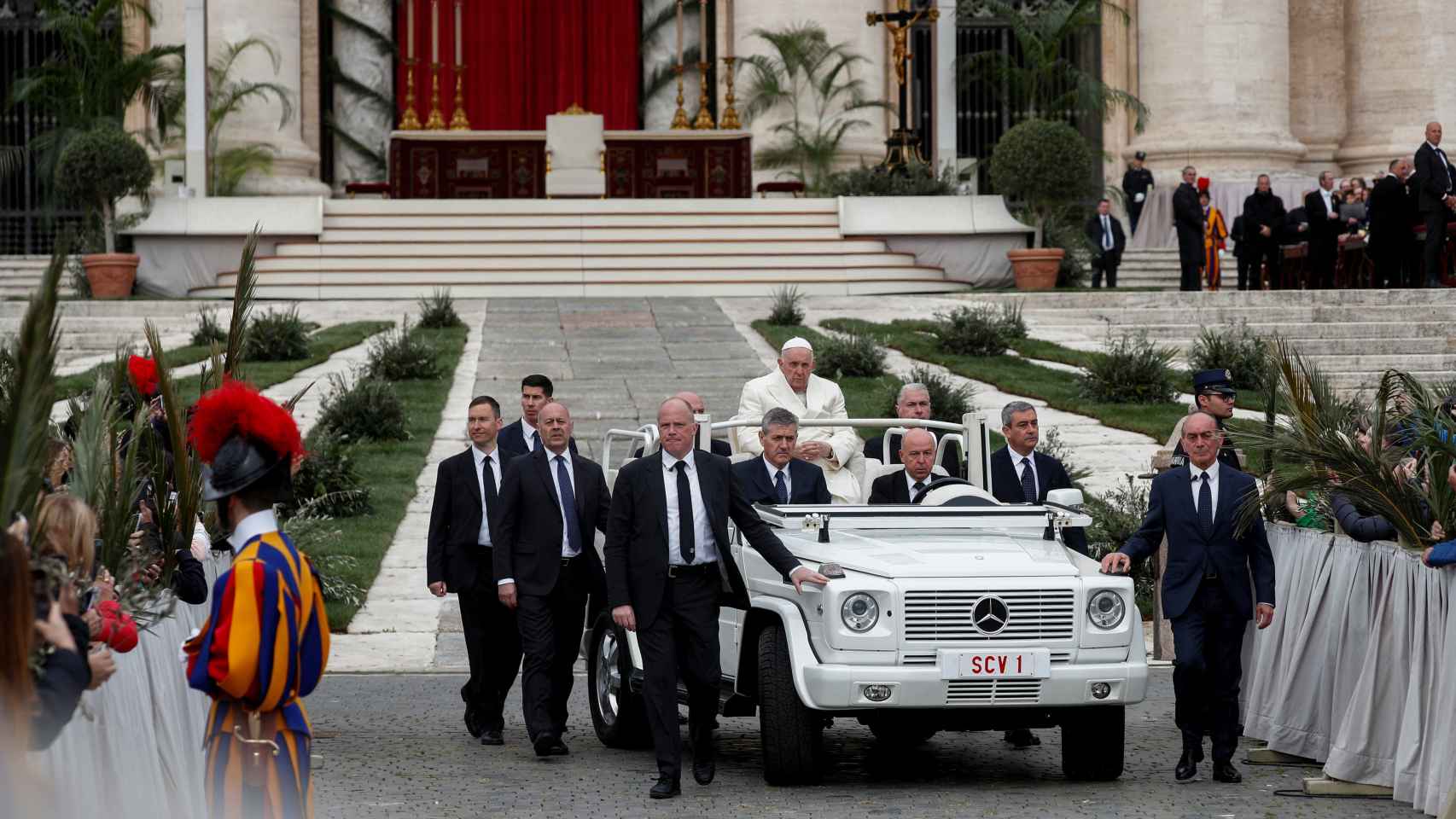 The Pope reappears to preside over the Mass on Palm Sunday after his hospital discharge