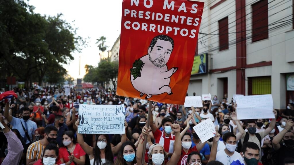 The ruling party fractured by corruption one month before the elections in Paraguay