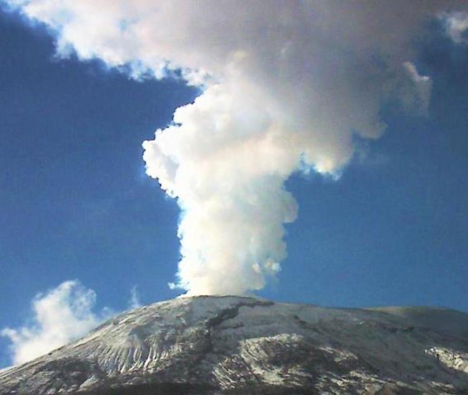 They report ash fall in two municipalities near the Nevado del Ruiz