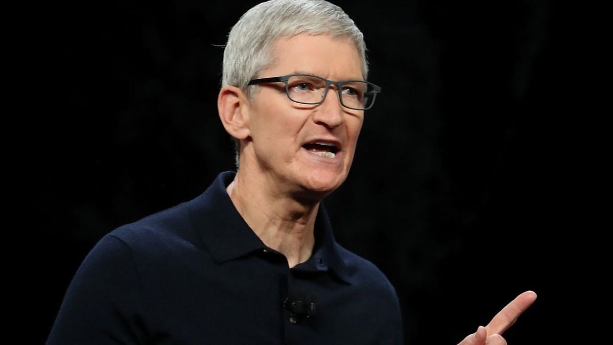 This Is Why Apple CEO Tim Cook Reads User Reviews Every Morning