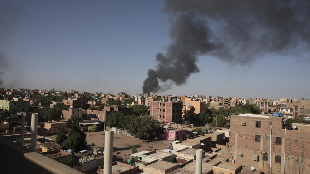 Thousands of inhabitants flee Khartoum, where the ceasefire is violated