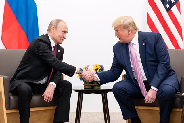 Archive - Russian President Vladimir Putin and former US President Donald Trump