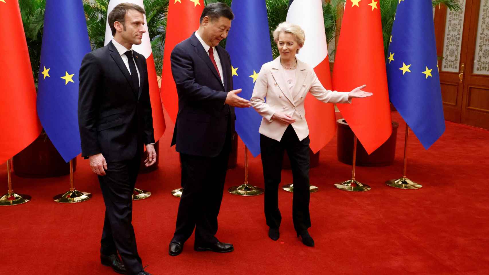 Von der Leyen warns China that giving arms to Russia would "damage" its relationship with the EU