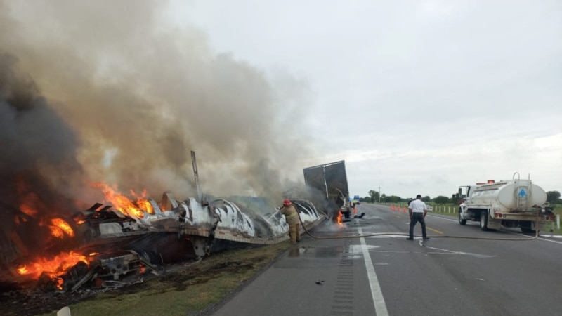 26 people die in collision between a truck and a trailer in Mexico