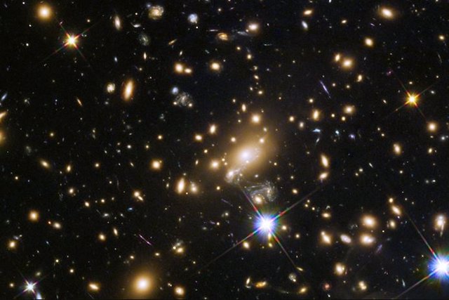 The first-of-its-kind measurement of the expansion rate of the Universe weighs in on a long-running debate in physics and astronomy.