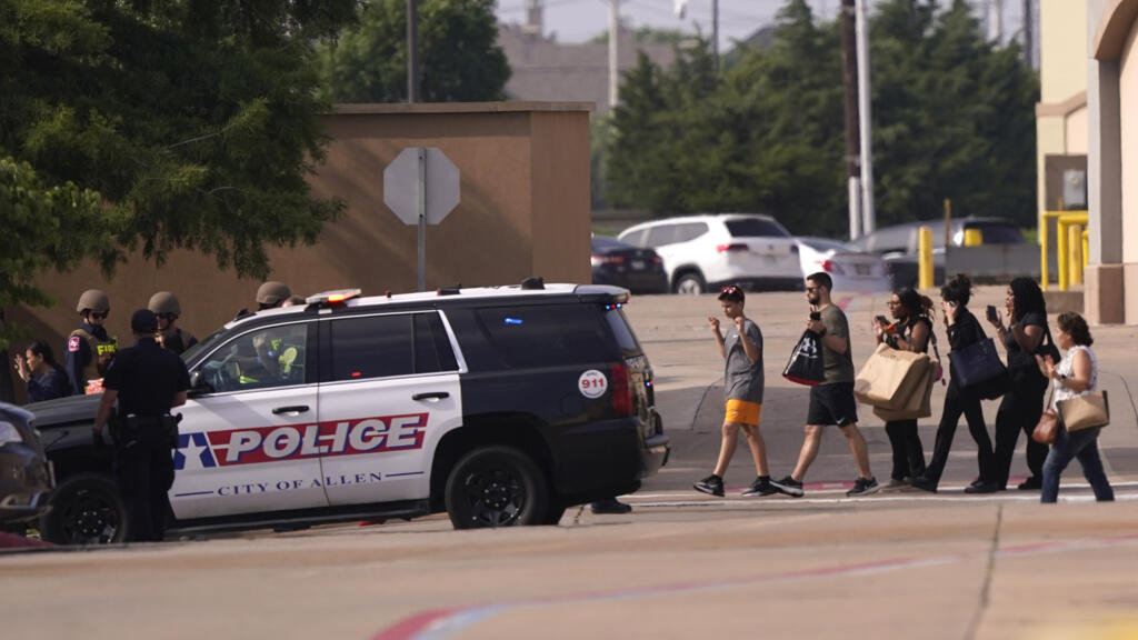 A shooter kills eight people in a shopping center in Texas, USA