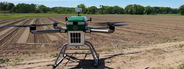 On its unstoppable path to automation, agriculture adds a new signing: the tractor drone