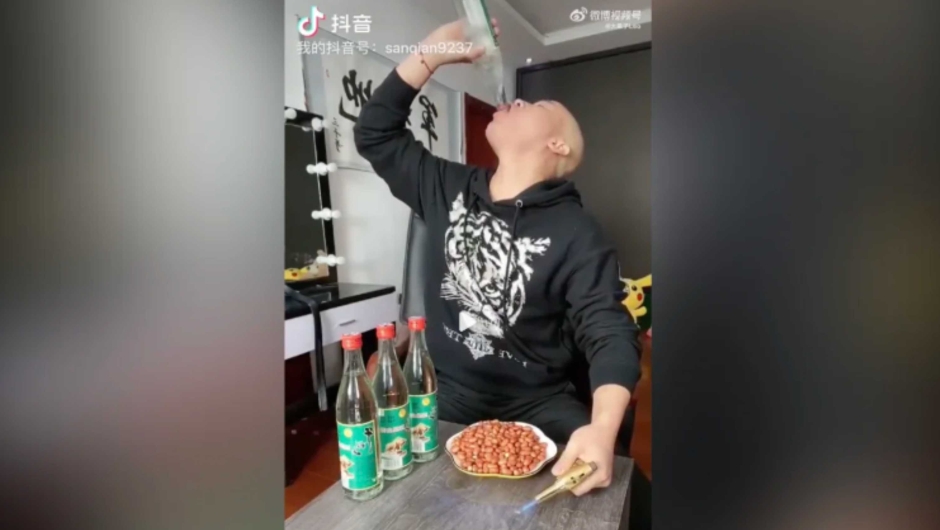 He "livestreamer" The Chinese man known as Hermano Tres Mil had previously filmed himself participating in contests involving alcohol.  (Credit: sanqian9237/Douyin)