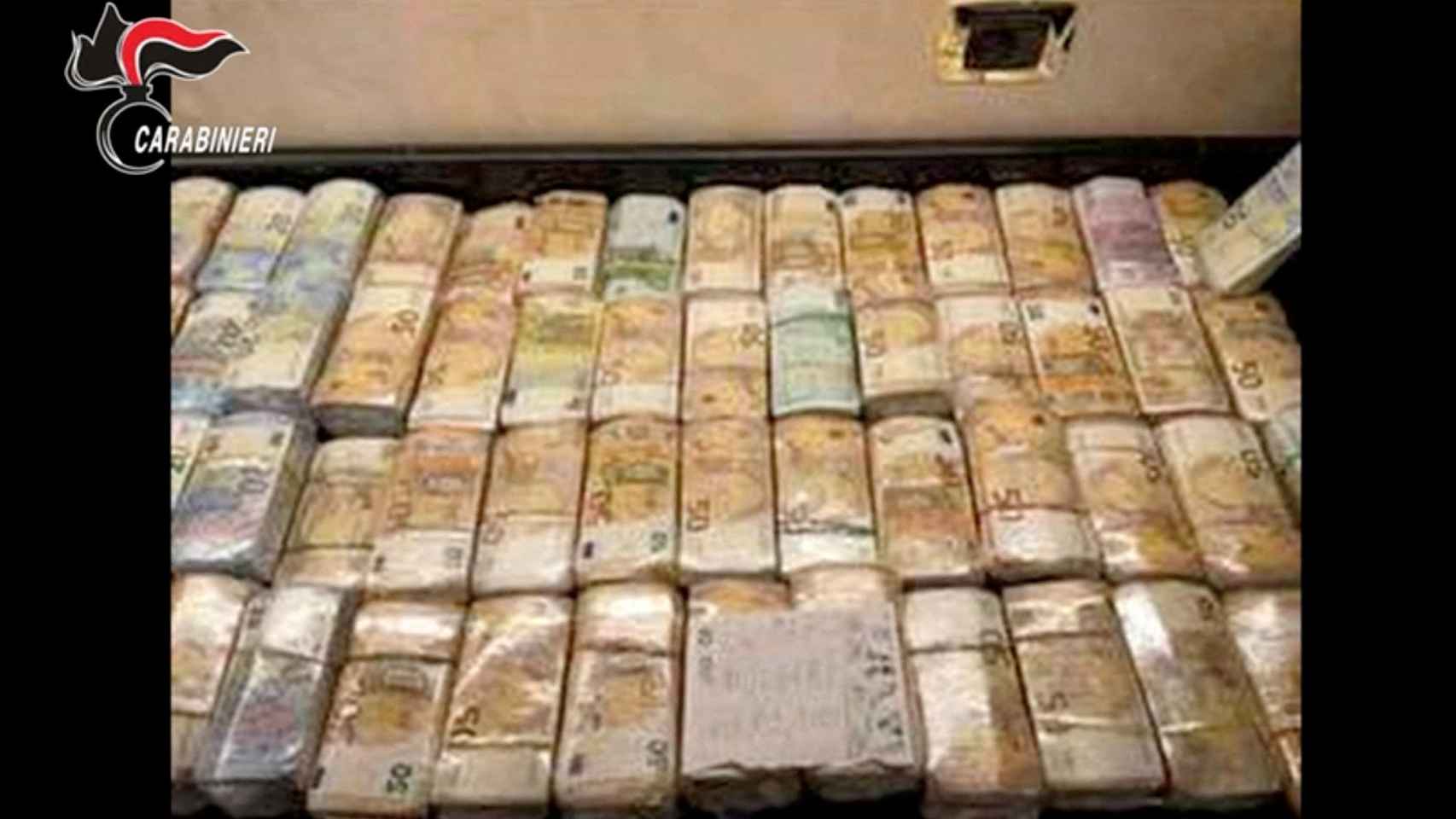 Money seized after an operation by the Carabinieri del Ros in Reggio di Calabria, this January.