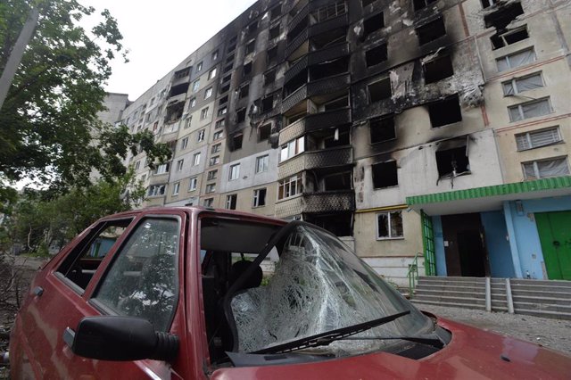 Archive - A damaged building in Kharkiv by shelling (Archive)