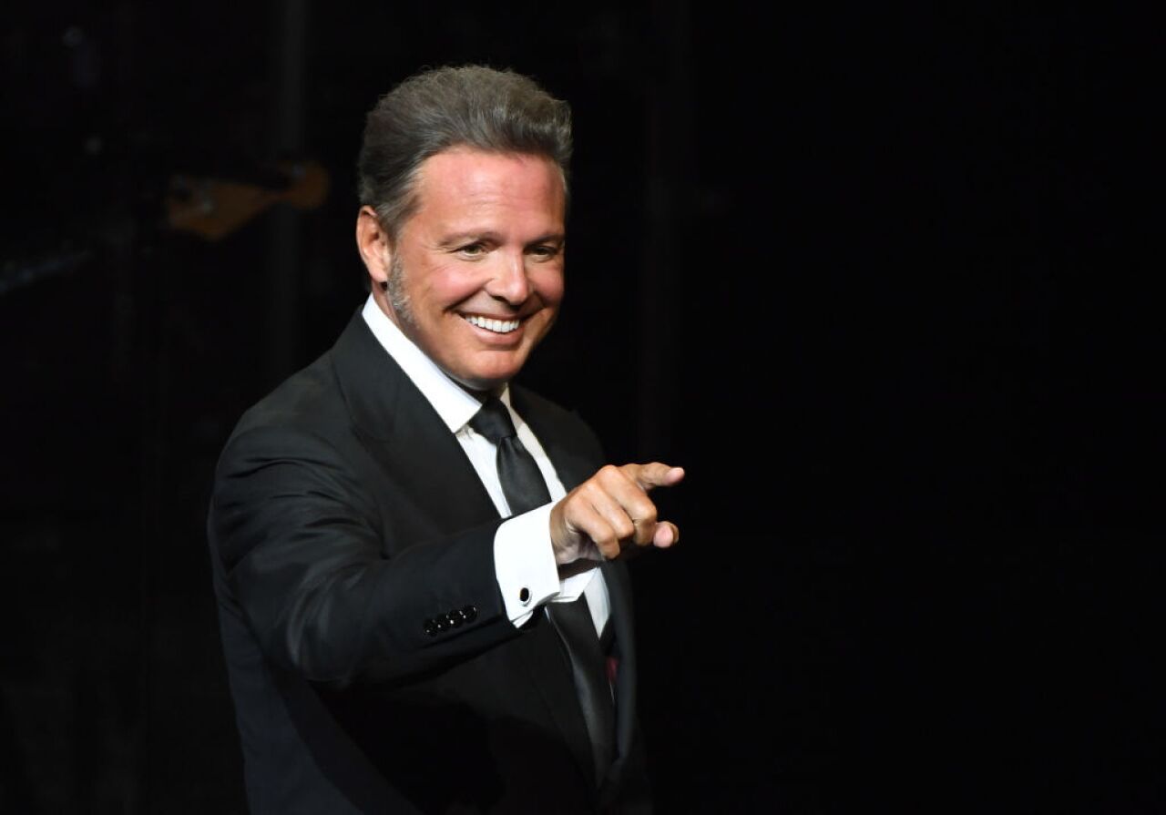 Do you want to see Luis Miguel?  The pre-sale of tickets will be with Santander