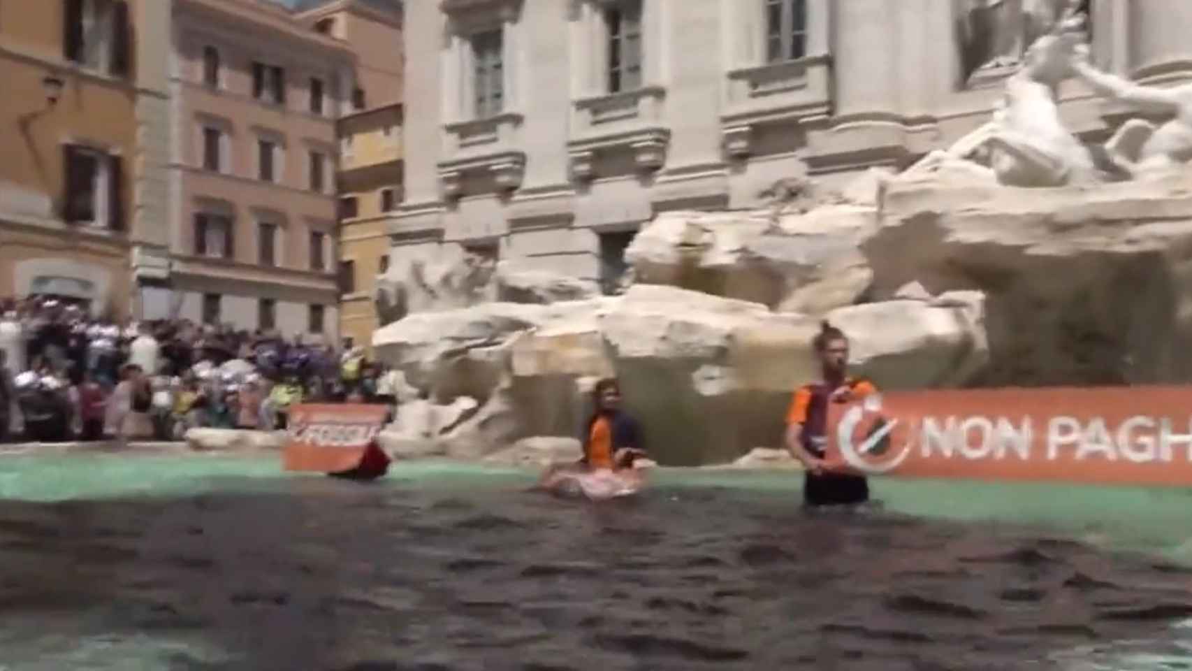 Fossil Fuel Activists Stain Rome's Trevi Fountain Black