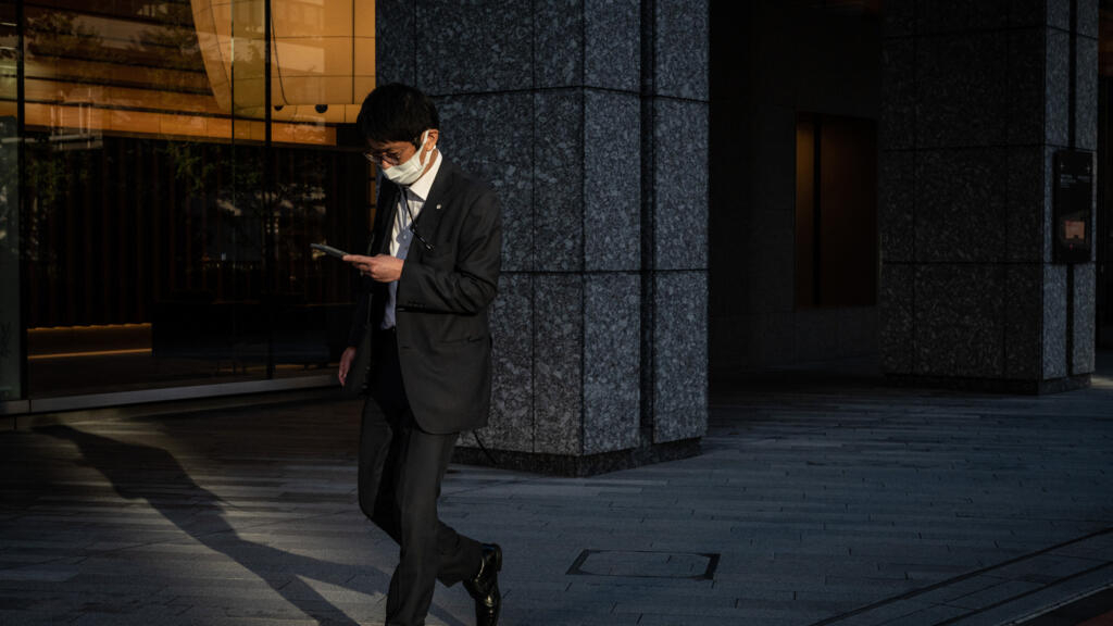 Japanese workers dream of being able to unplug after work