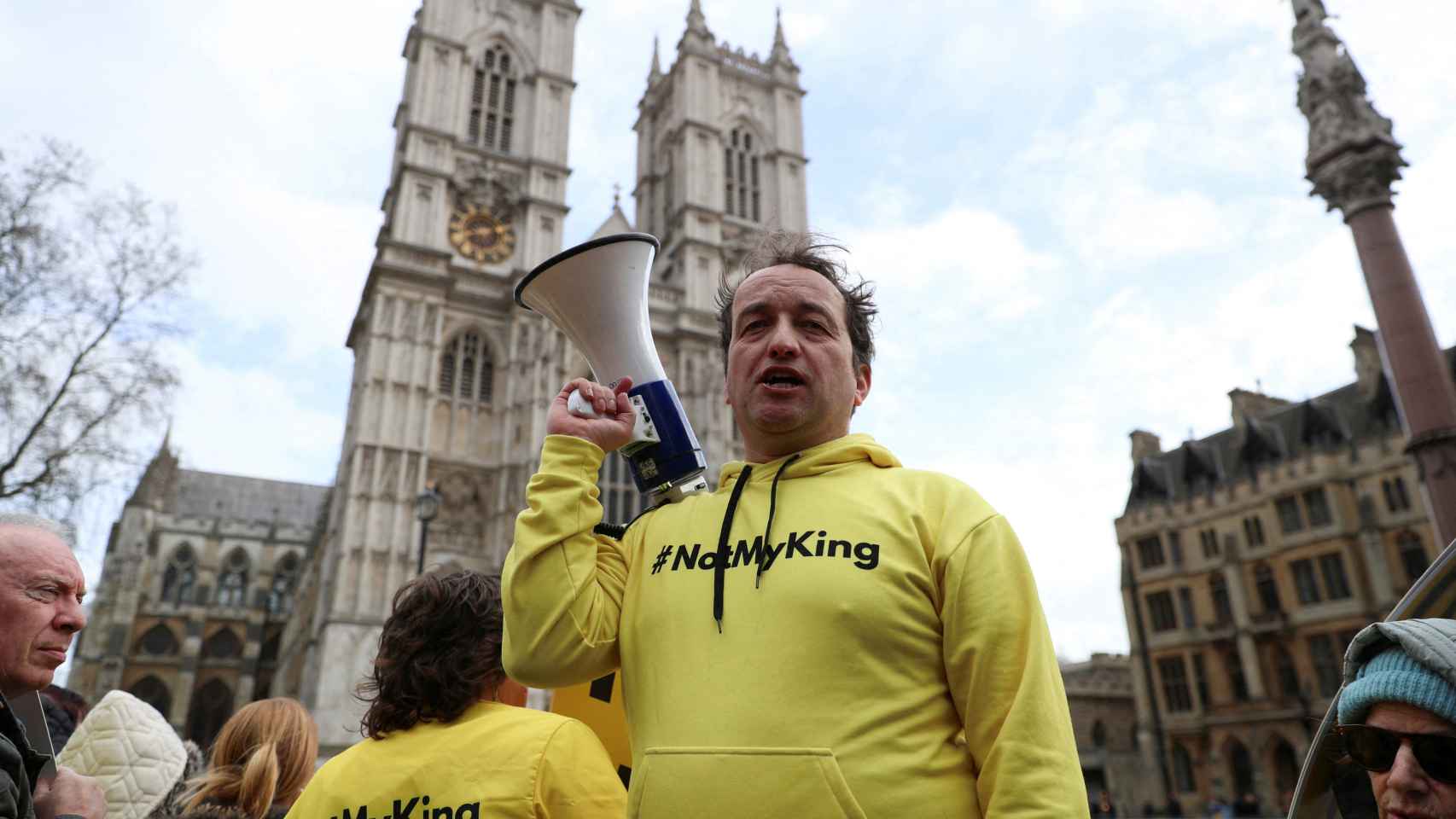 The leader of the anti-monarchist group 'Republic' is arrested in a protest prior to the coronation of Carlos III