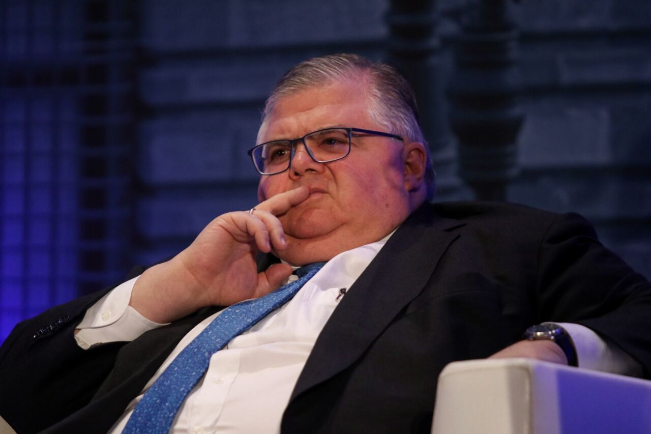 Carstens warns of persistently high inflation and financial instability