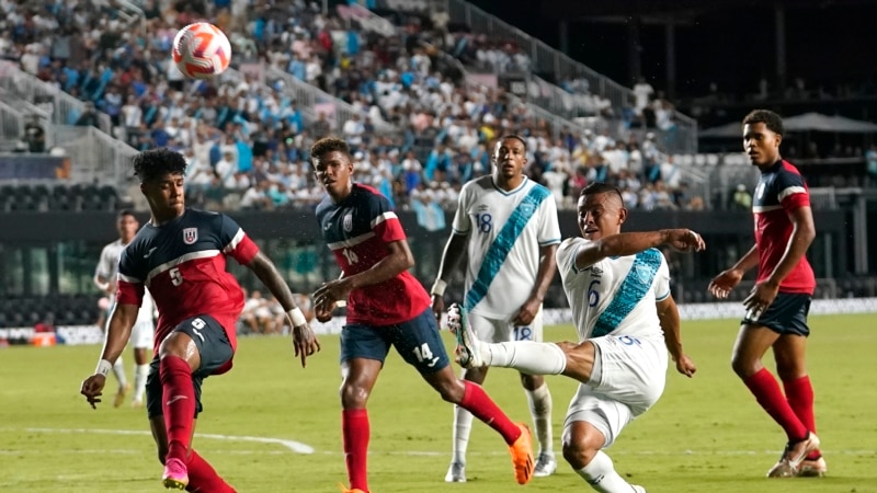 Four soccer players leave the concentration of Cuba in the US