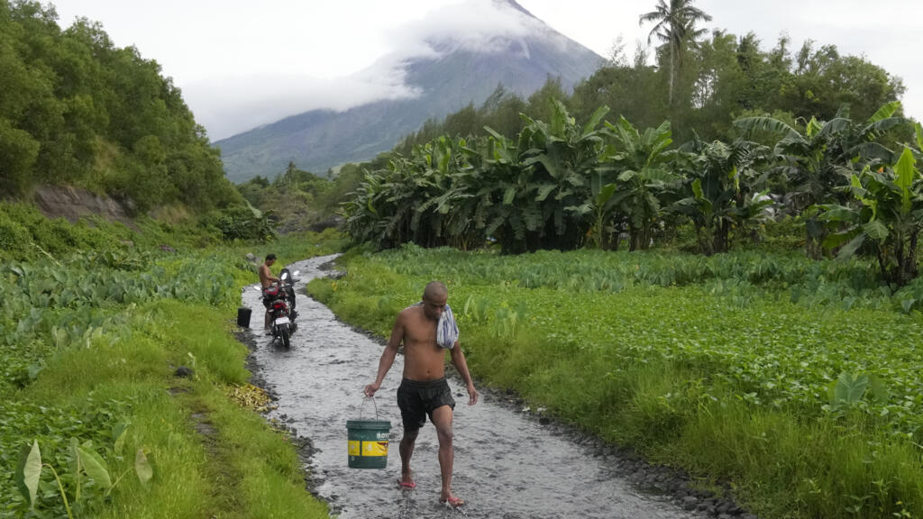 In the Philippines, thousands of people are evacuated due to the risk of eruption