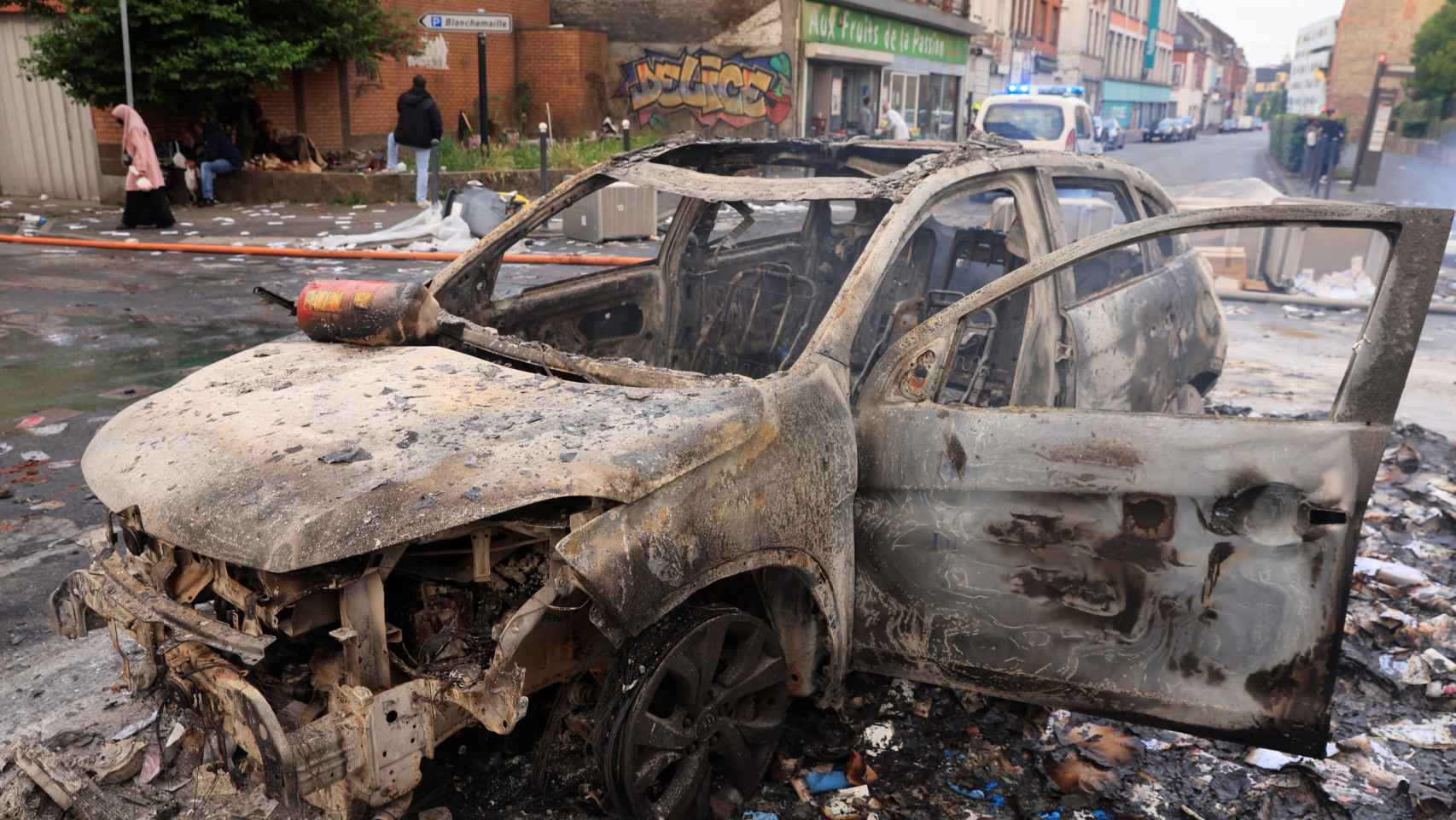 Macron takes armored vehicles to the streets to avoid a new night of violence after the death of Nahel