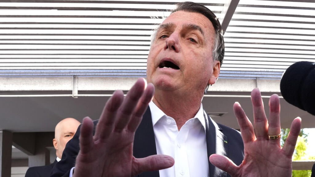 Majority of court judges vote to declare Jair Bolsonaro ineligible