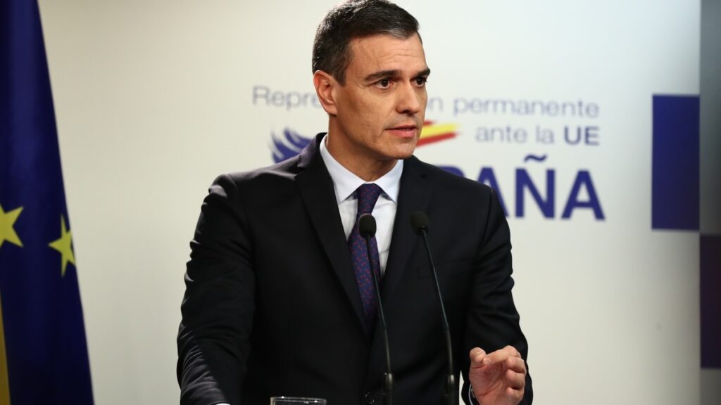 Pedro Sánchez's European career is complicated by the electoral advance and his pacts with radicals