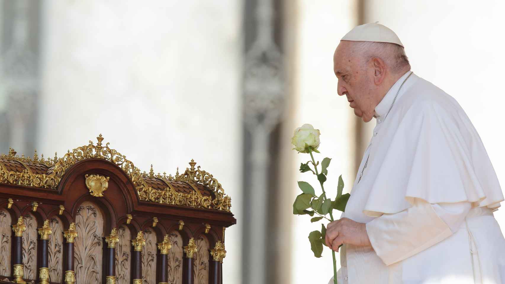 Pope Francis recovers favorably from the operation of an abdominal hernia