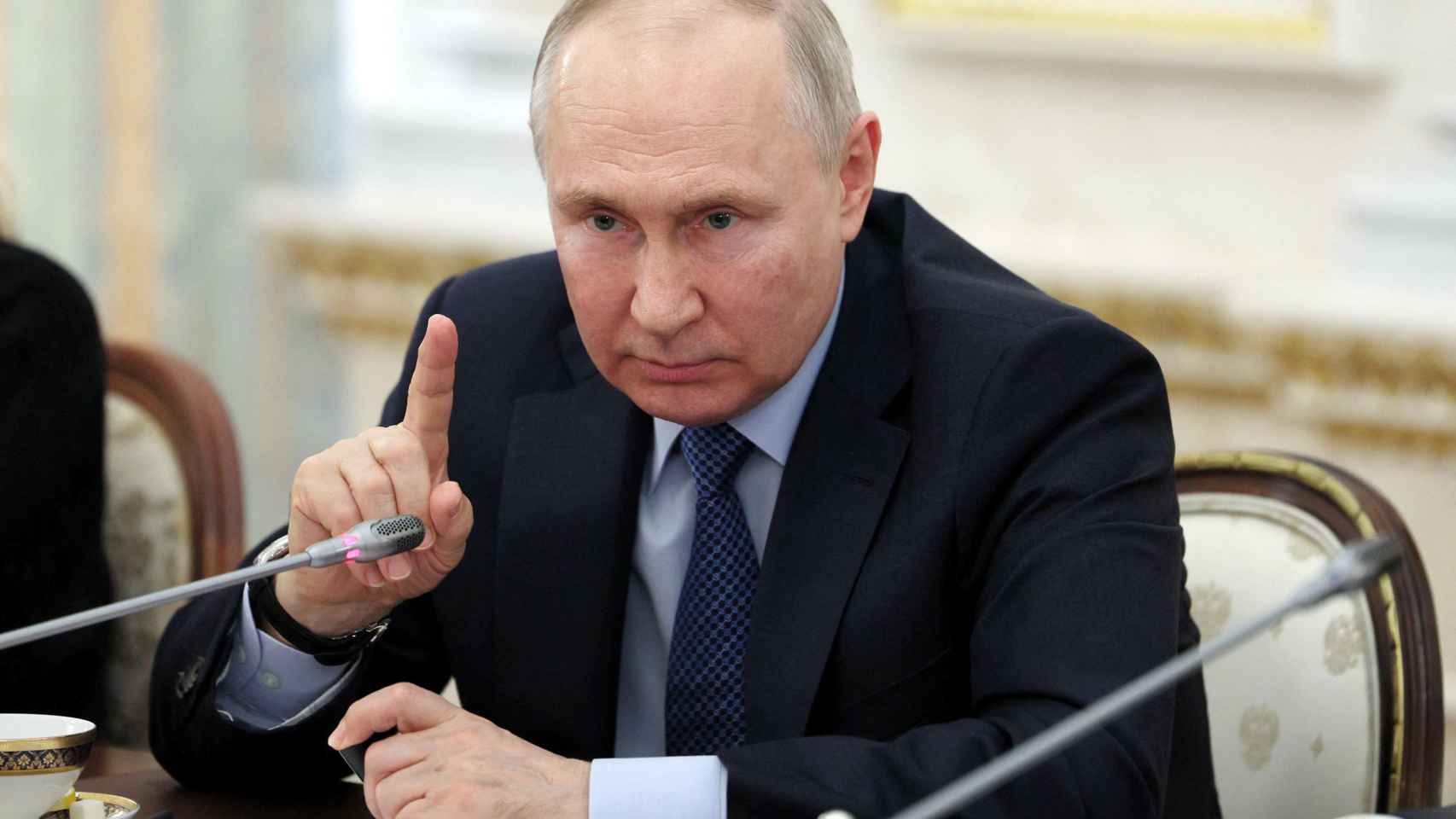 Putin is considering "several plans" and wonders if Russia should launch again to conquer kyiv