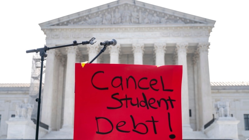 Supreme Court Strikes Down Biden's Plan to Discharge Student Loan Debts