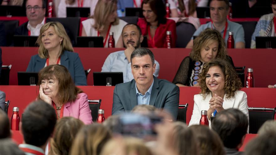 The PSOE barons withdraw until after 23J