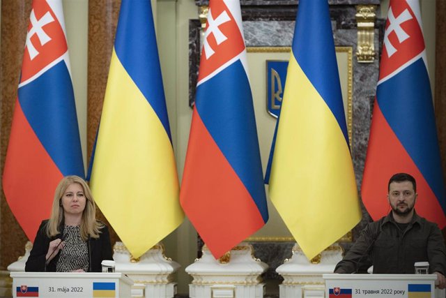 Archive - Ukrainian President Volodimir Zelensky with his Slovak counterpart Zuzana Caputova