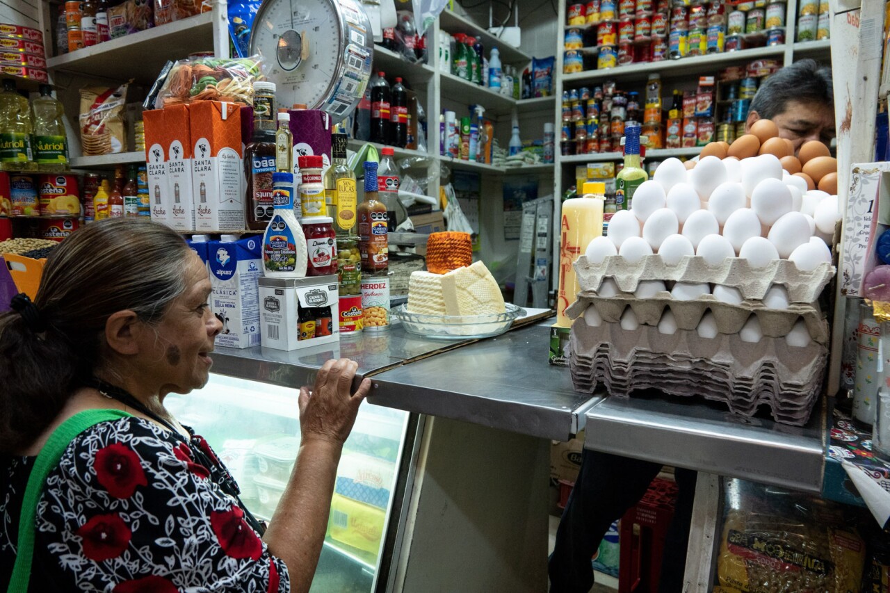 The basic basket becomes cheaper, but the pocket of the Mexicans does not perceive it