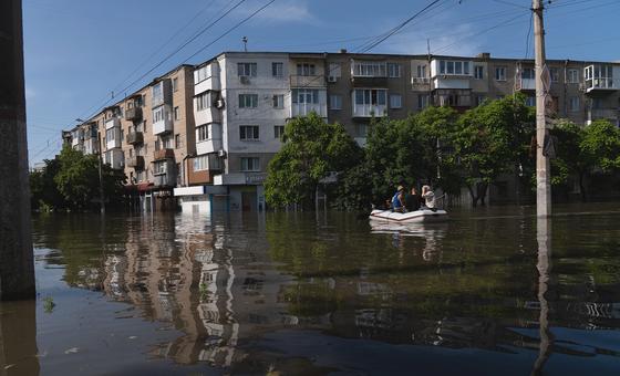 The destruction of a dam in Ukraine causes a lack of drinking water and increases the risk of diseases