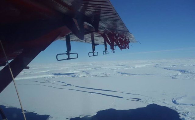 British Antarctic Survey Twin Otter aircraft flies over Thwaites Glacier with instrumentation attached to the wing