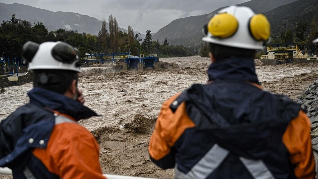 The two main rivers of Santiago overflow their banks after heavy rains