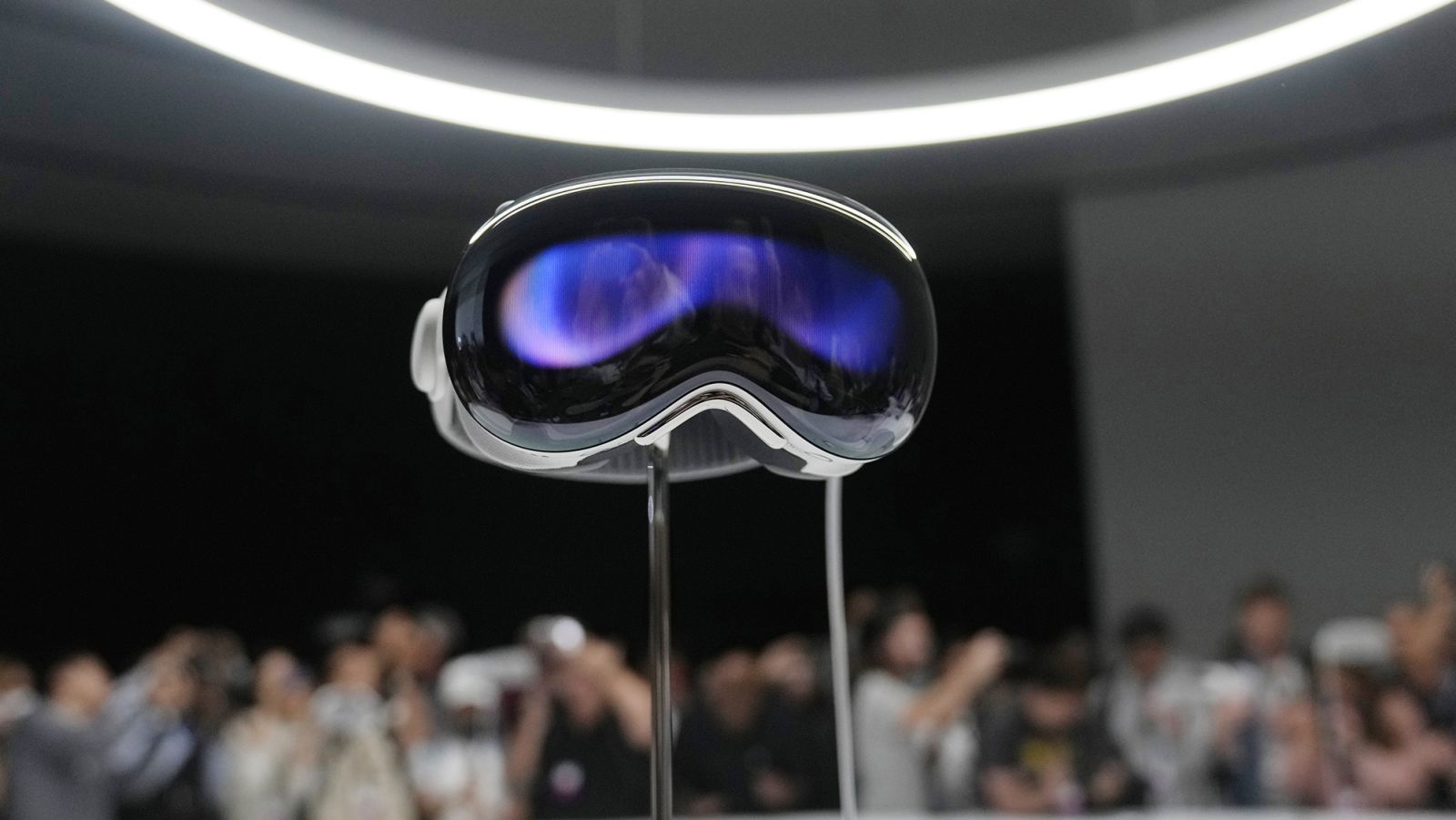 This is Apple's $3,500 Vision Pro glasses: features and sale date