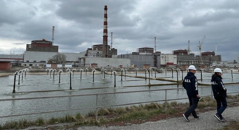 A team of IAEA experts visits the Zaporizhzhya Nuclear Power Plant and its surroundings.  (File photo)