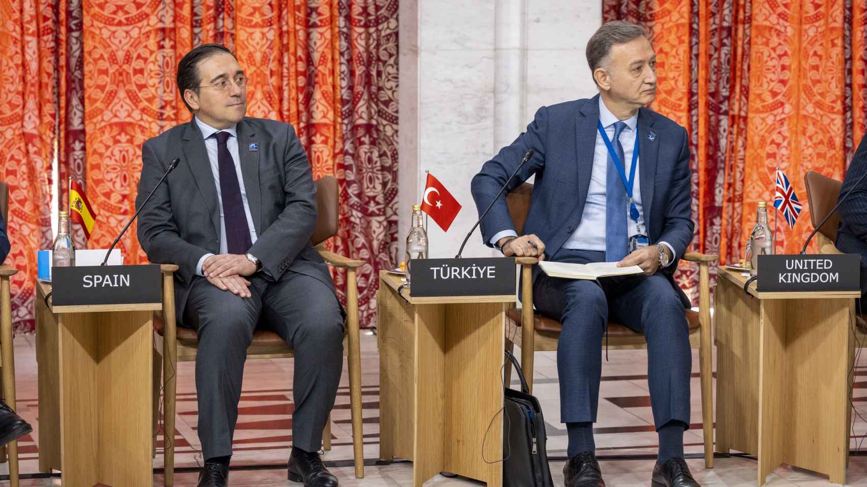 The Foreign Minister, José Manuel Albares, and the Turkish ambassador, during the NATO summit this Thursday in Oslo