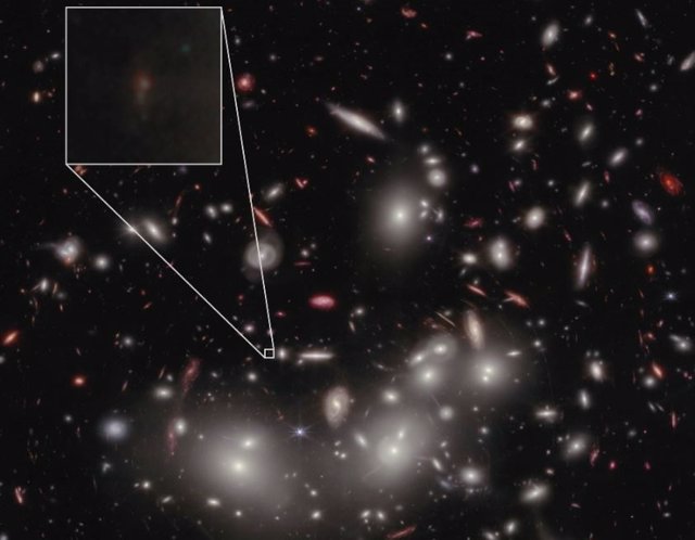 A projected image of the galaxy JD1 (inset), which lies behind a bright galaxy cluster called Abell2744.