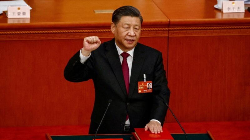 Chinese leadership admits economy is going through "difficulties and challenges"