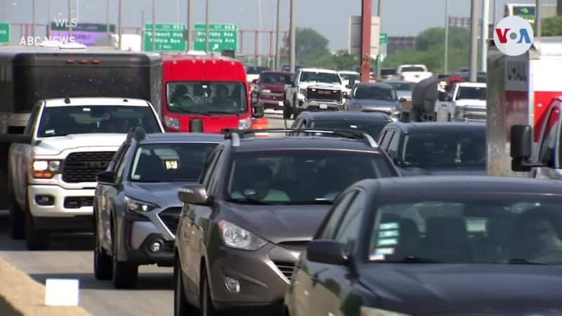 Delays and cancellations at airports generate chaos prior to the celebration of Independence