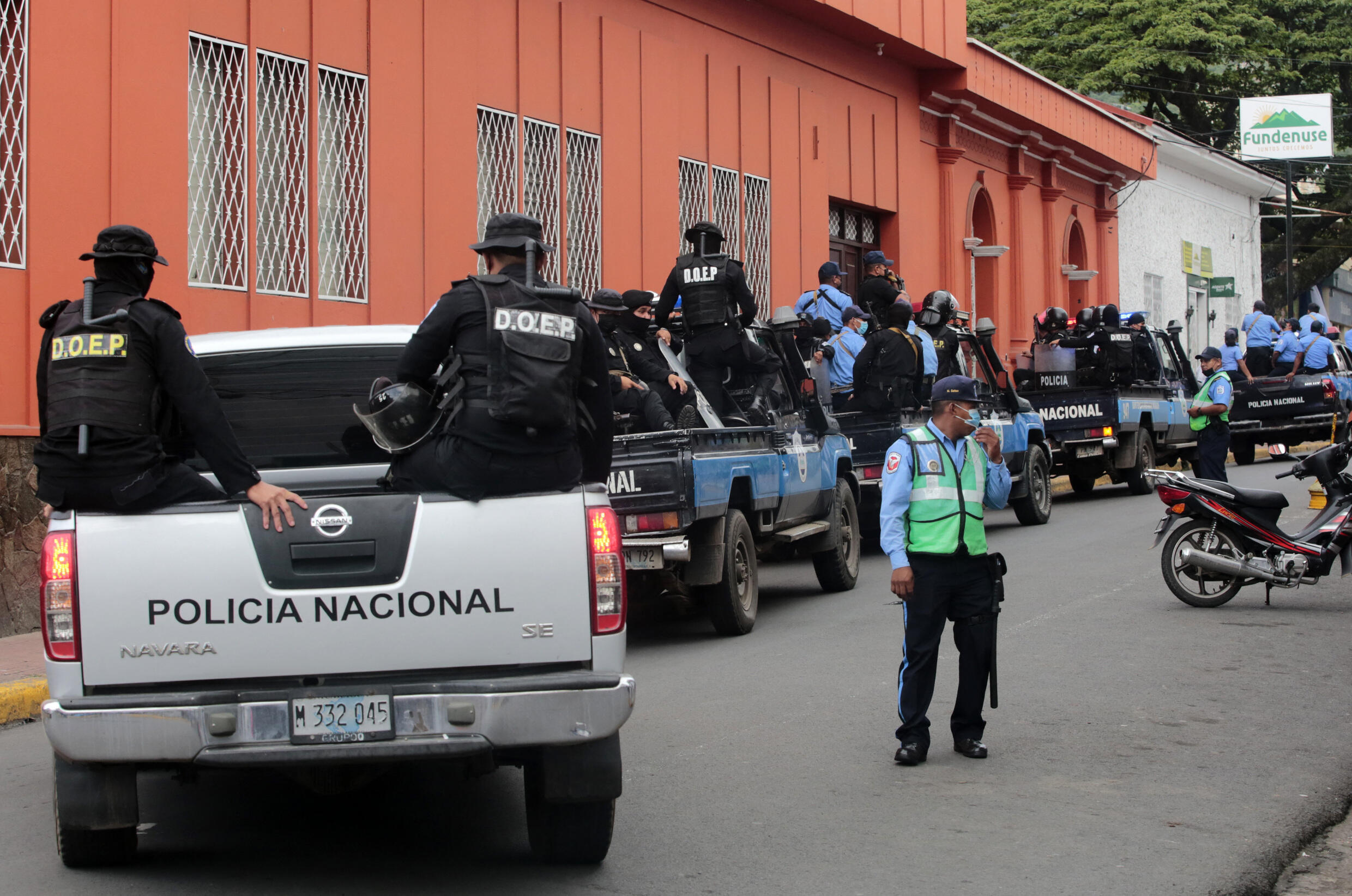 File-Police officers and riot police patrol outside the Matagalpa Archbishop's Curia, preventing Monsignor Rolando Álvarez from leaving the place.  In Matagalpa, in central Nicaragua, on August 4, 2022.