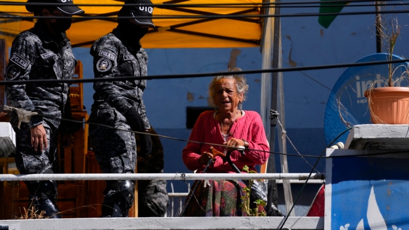Elderly human rights activist holds protest for 50 days in Bolivia in order to recover her position