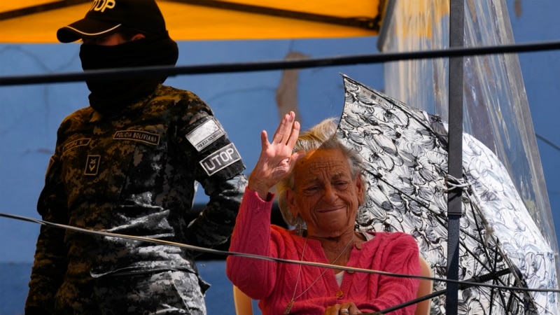 Elderly human rights activist in Bolivia abandons street protest after 52 days