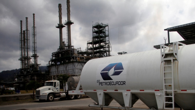 Petroecuador confirms spill of some 1,200 barrels of crude oil on the north coast of Ecuador