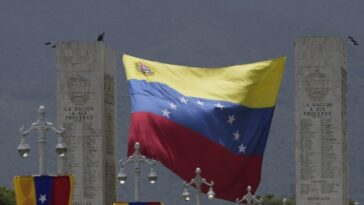 The US says that "incentives" to Maduro will end "eventually", rules out new sanctions