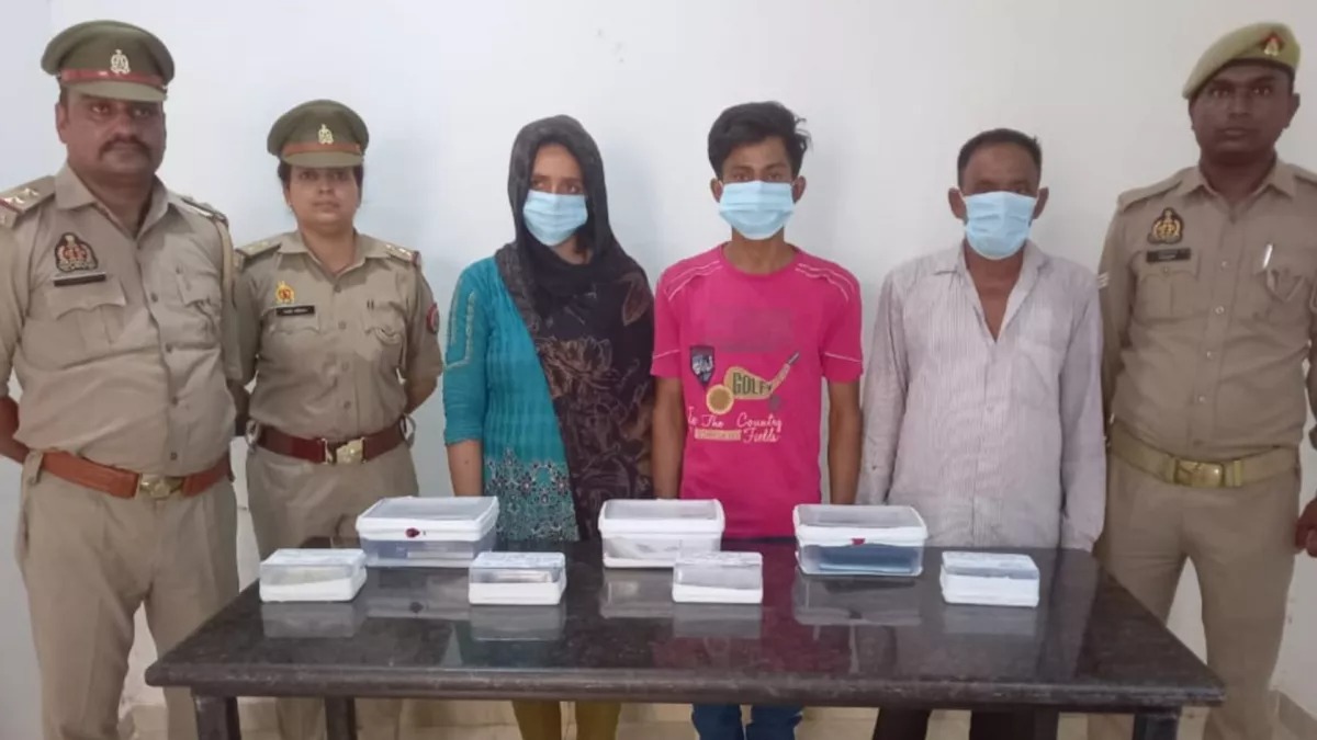 The couple were arrested (Image: POLICE COMMISSIONERATE GAUTAM BUDDH NAGAR (Twitter))