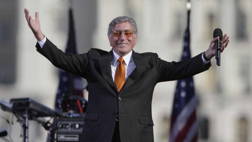 Tony Bennett, last great crooner, dies at 96