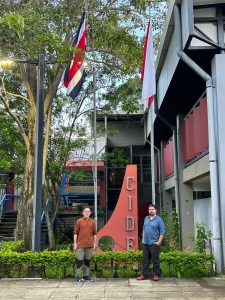 UACh academics share their vision on education at the IX Rural Education Seminar in Costa Rica.