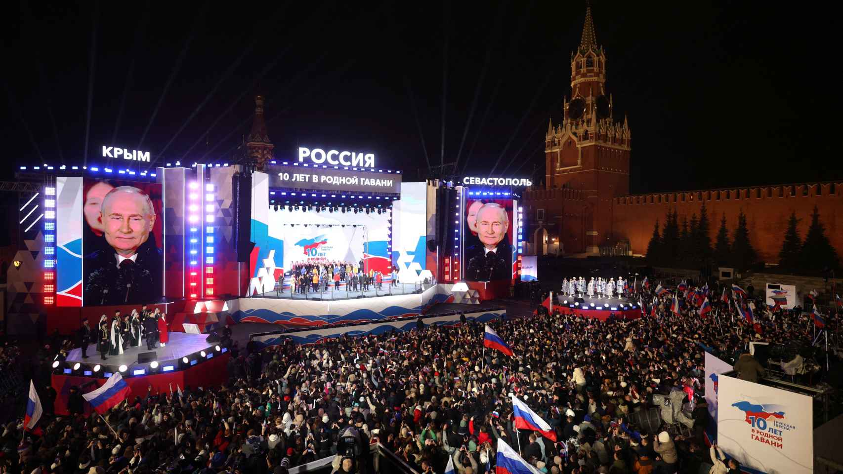Putin and his 'opponents' go out to Red Square to celebrate the anniversary of the Russian annexation of Crimea